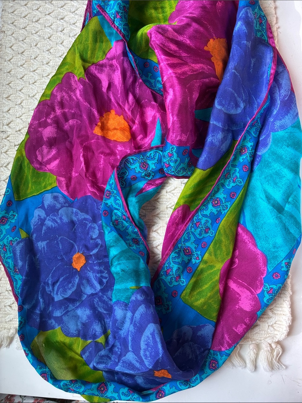 VTG LIZ CLAIBORNE SILK SCARF